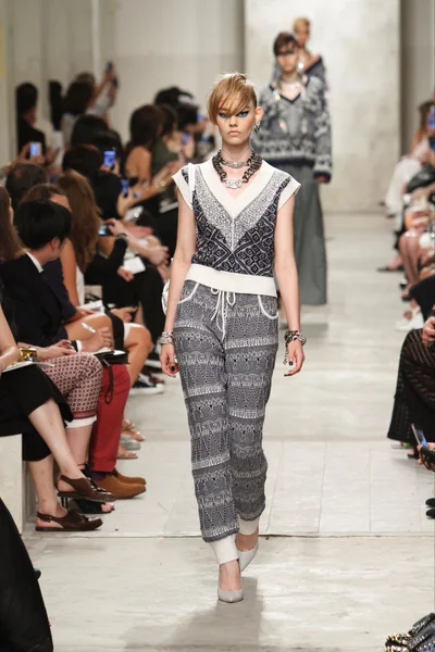 Look 18